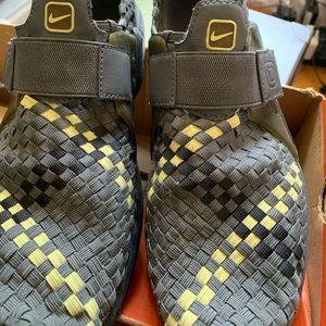 Vintage Women's Nike Air Visi Mazy 2001